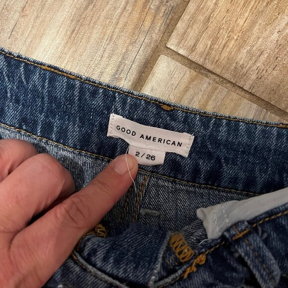 Good American The Cut Off Fold Over Waist Shorts - Picture 3 of 4